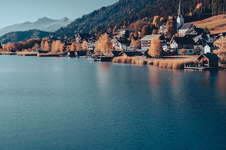 浪漫的湖景花园，尽享花开美景