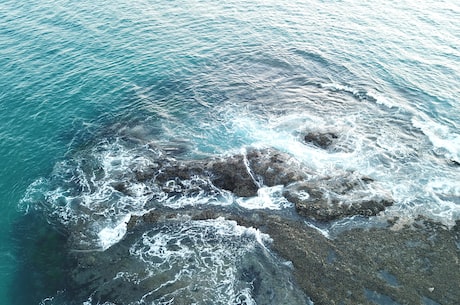 海南旅游婚纱摄影：浪漫海边拍婚纱照